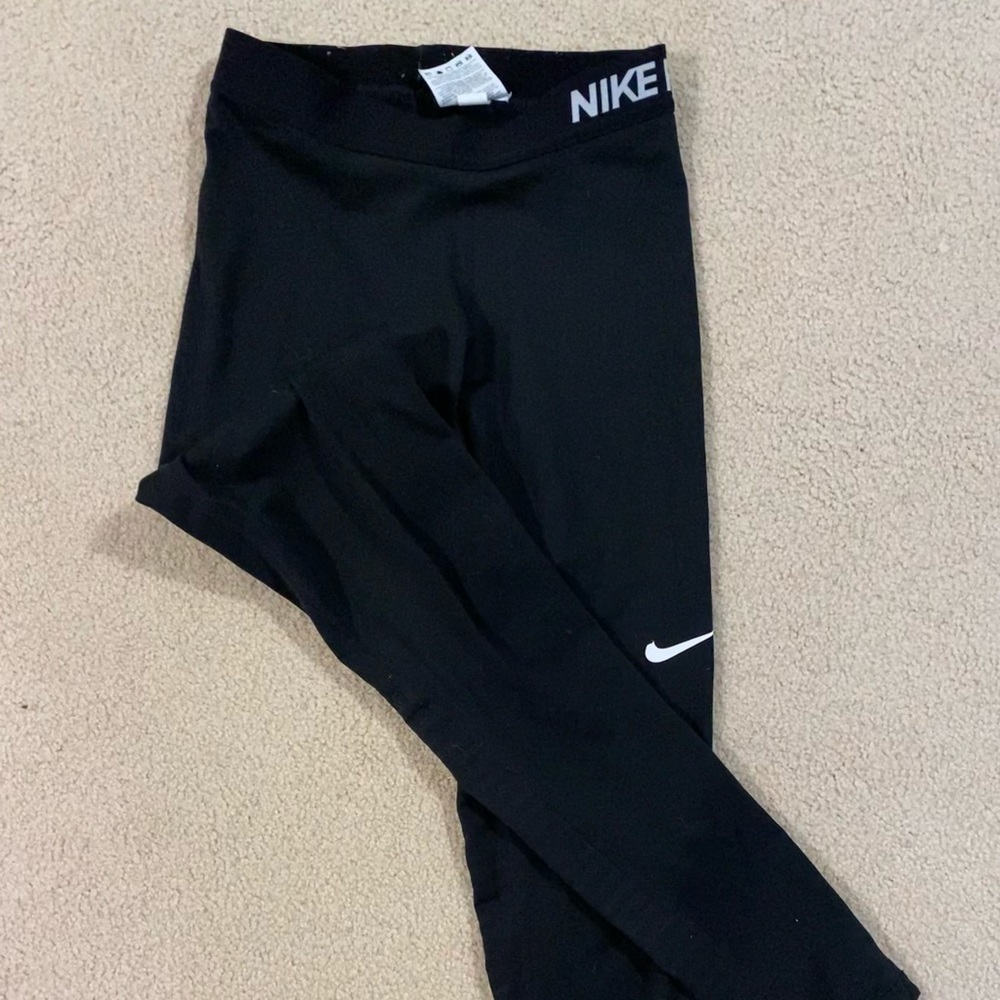 Woman’s Nike Pro Leggings Warm